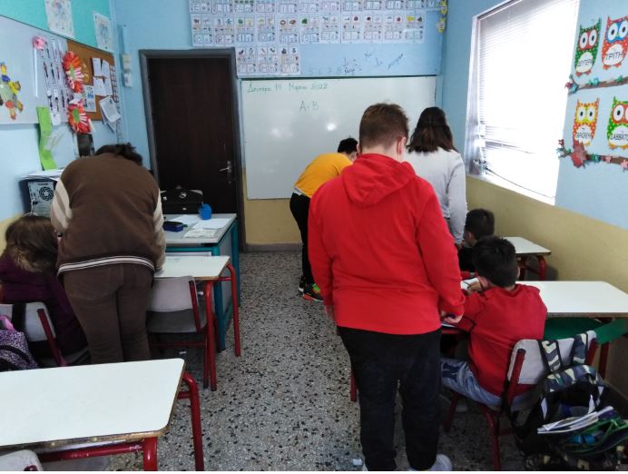 Οι μαθητές της Ε-ΣΤ βοηθούν μαθητές της Α-Β τάξης 