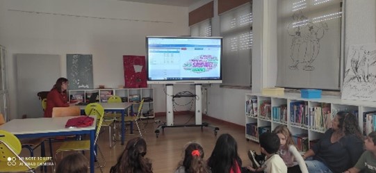 Os alunos criaram uma nuvem de palavras com as palavras chave que retiram da estória.