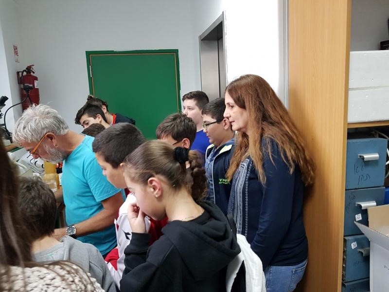 חוקרים במעבדה..