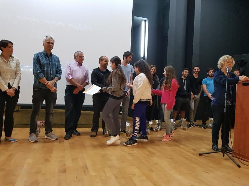 מקבלים תעודות ביריד החקר היישובי