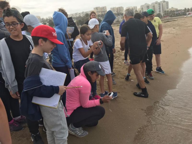 סיור לימודי בחוף הים בשיקמונה