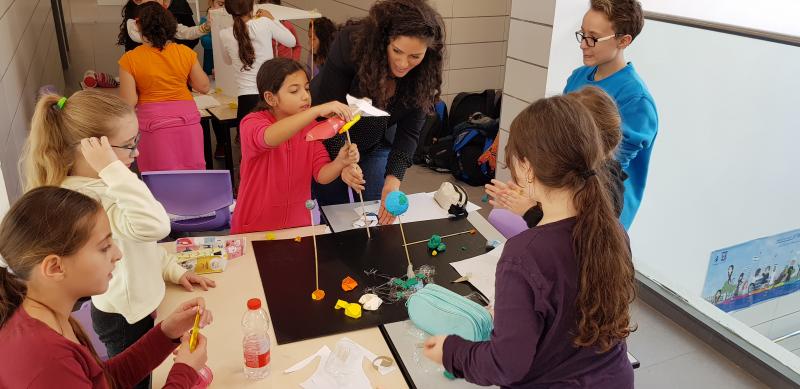בניית טיל אשר יפגע באסטרואיד אשר יפוצץ וירסק אותו