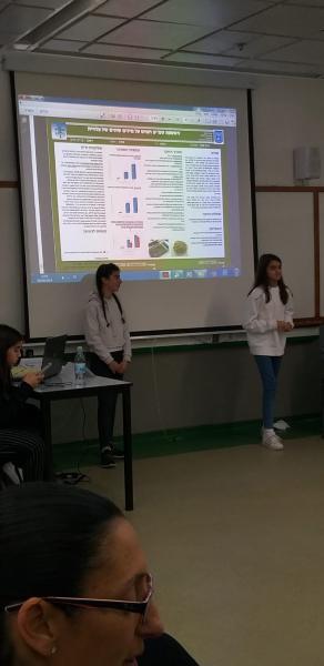 מציגות את המחקר בפני השופטים