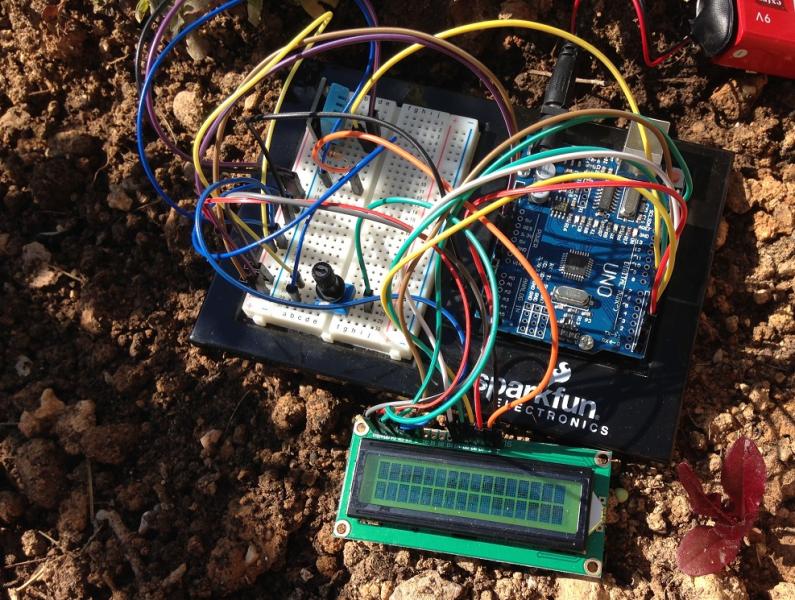 Μέτρηση υγρασία και θερμοκρασίας αέρα στο εσωτερικό του θερμοκηπίου