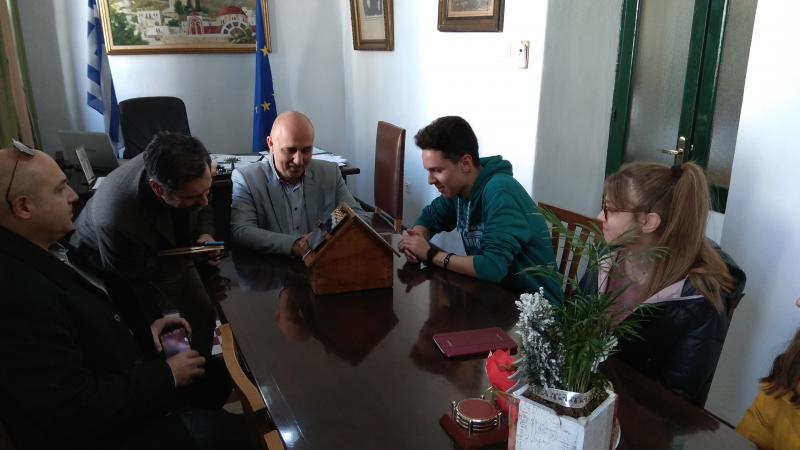 Στο γραφείο του Δημάρχου Λέρου, κου Κόλια.