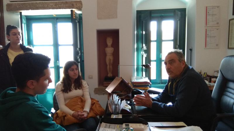 Στο γραφείο του κου Μαθιουδάκη, προέδρου της Ένωσης Ξενοδόχων του νησιού μας